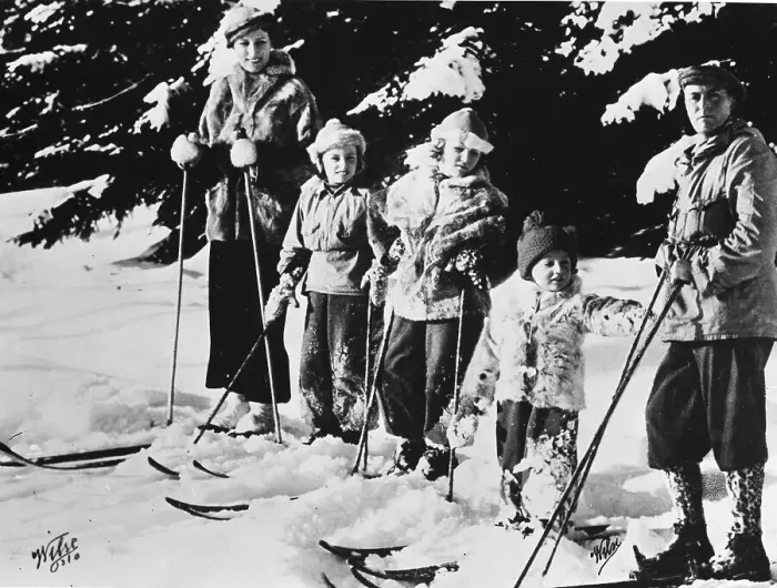 Framed Print : Norwegian Royal Family Skiing