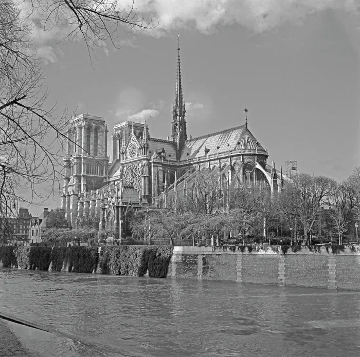 Framed Print : Notre-Dame De Paris, 1961 Framed Print : Notre-Dame De Paris, 1961