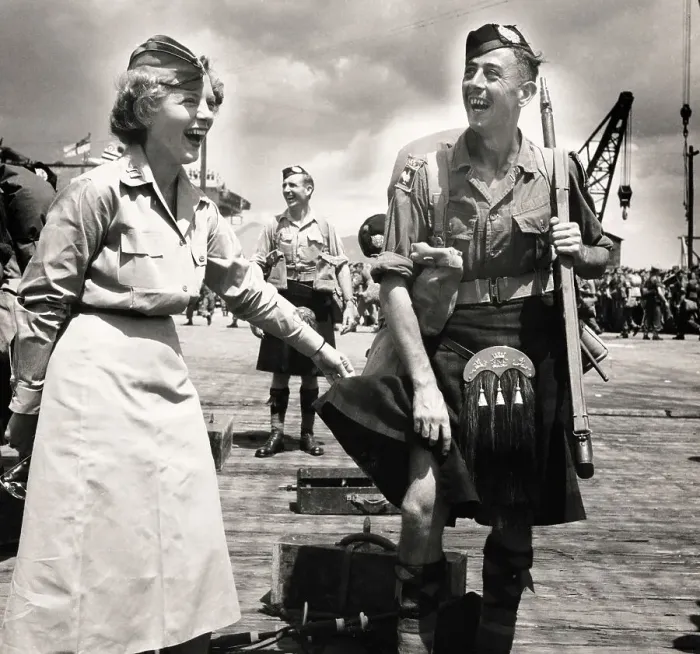 Framed Print : US Nurse Meets Kilt-Wearing Bagpiper Framed Print : US Nurse Meets Kilt-Wearing Bagpiper
