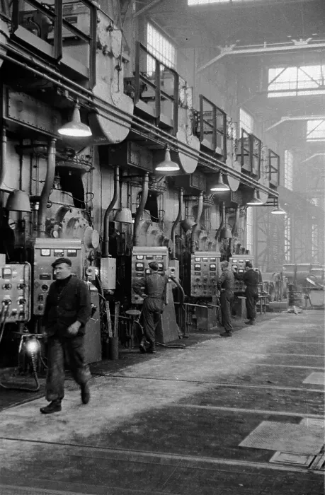 Framed Print : Obsolete. 28th March 1953: Welsh tinplaters in a factory which is due to Framed Print : Obsolete. 28th March 1953: Welsh tinplaters in a factory which is due to