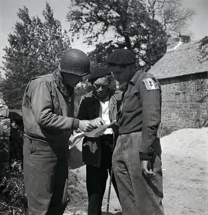 Framed Print : US Officer Confers with French Resistance Fighters Framed Print : US Officer Confers with French Resistance Fighters