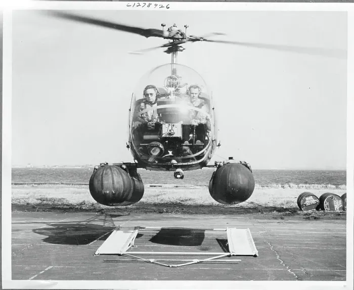 Framed Print : Officers Landing a Helicopter Framed Print : Officers Landing a Helicopter