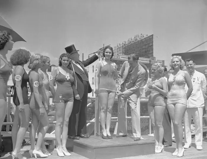 Framed Print : Officials Measuring Beauty Pageant Contestant Framed Print : Officials Measuring Beauty Pageant Contestant