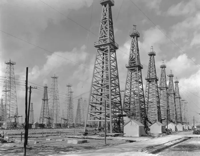 Framed Print : Oil Wells. (Original Caption). Spindle top soil fields Yount Lee Ouil Company Framed Print : Oil Wells. (Original Caption). Spindle top soil fields Yount Lee Ouil Company