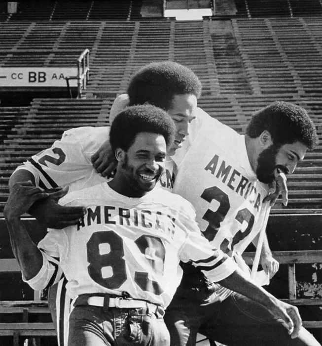 Framed Print : O.J. Simpson Poses with Fellow Pro-Bowl Stars
