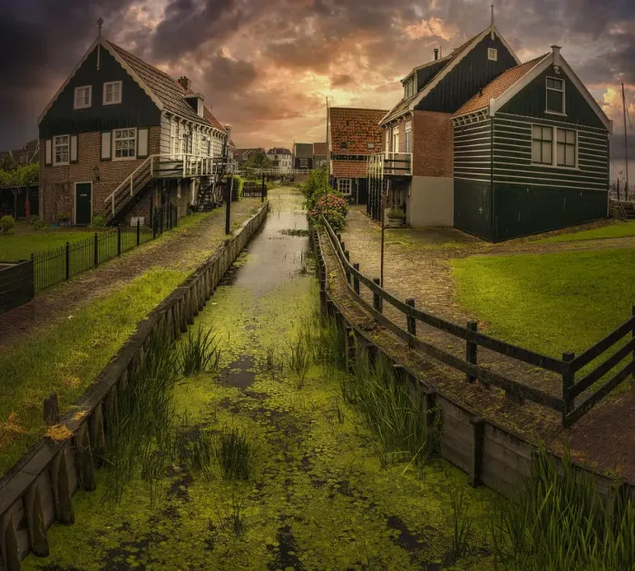 Framed Print : Old dutch houses and canals at Volendam, Netherlands Framed Print : Old dutch houses and canals at Volendam, Netherlands