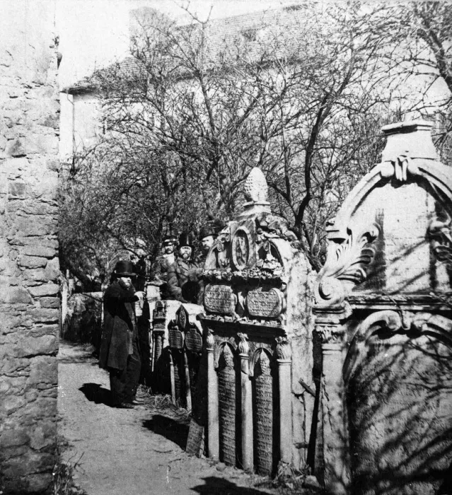 Framed Print : Old Jewish Cemetery