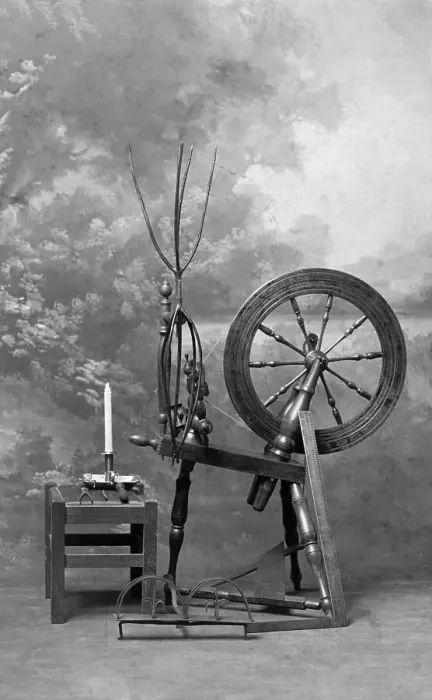 Framed Print : Old Time Spinning Wheel Framed Print : Old Time Spinning Wheel
