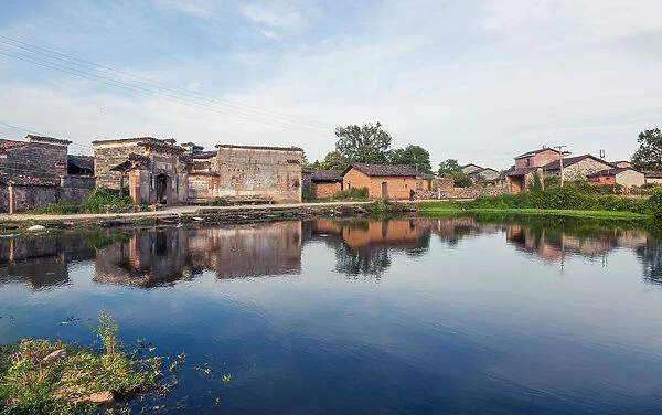 An old village in Jinxi County, Fuzhou city, in which preserved a lot of old villages from Ming Qing Dynasty, sicne young people going out to cities, these villages only lived olders and kids