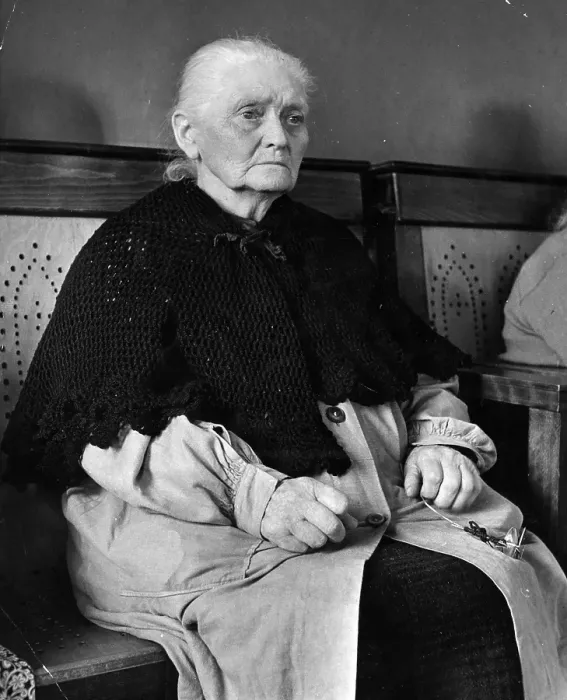 Framed Print : Old Woman. 19th March 1949: Catherine Jane Jeffreys stays at the Eventide Framed Print : Old Woman. 19th March 1949: Catherine Jane Jeffreys stays at the Eventide