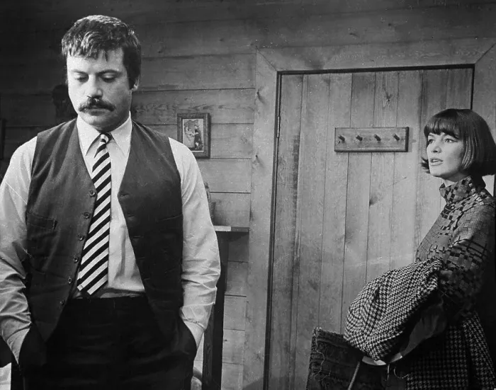 Framed Print : Oliver Reed and Glenda Jackson in Women in Love Framed Print : Oliver Reed and Glenda Jackson in Women in Love
