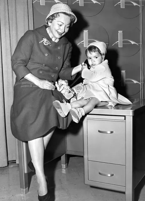 Framed Print : Olivia de Havilland and Daughter Framed Print : Olivia de Havilland and Daughter