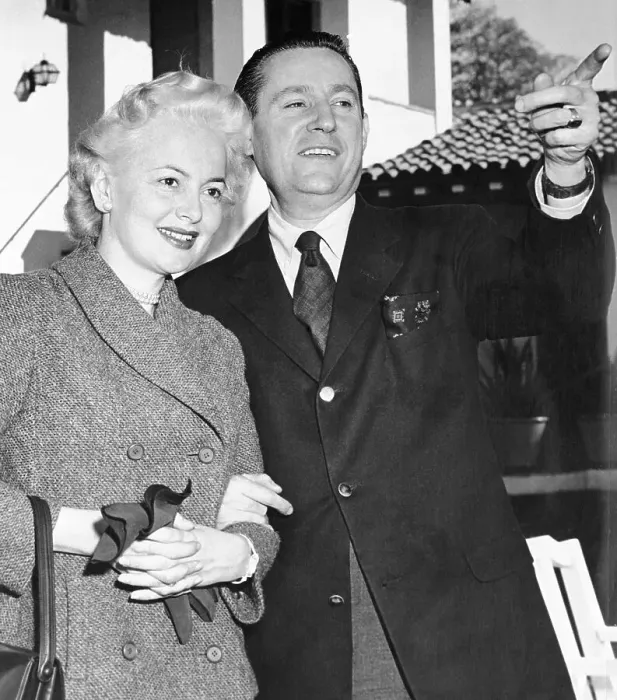 Framed Print : Olivia de Havilland and Fiance Pierre Galante Framed Print : Olivia de Havilland and Fiance Pierre Galante