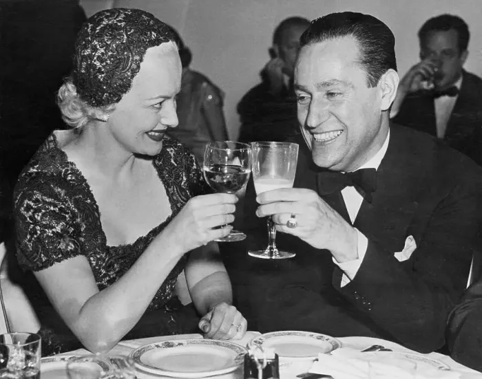 Framed Print : Olivia De Havilland and Pierre Galante Toasting Each Other Framed Print : Olivia De Havilland and Pierre Galante Toasting Each Other