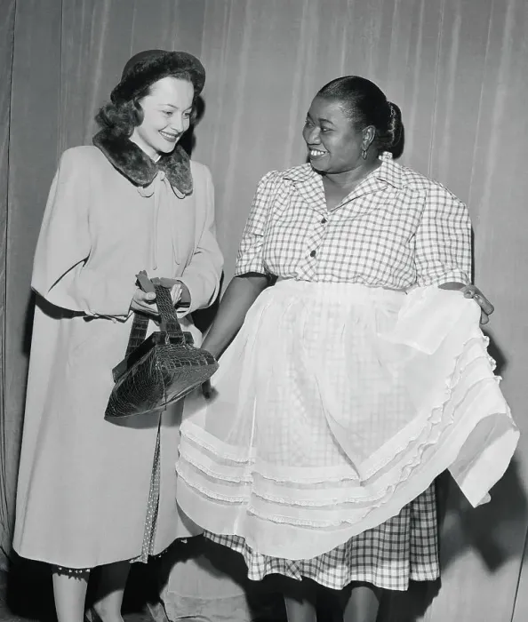 Framed Print : Olivia de Havilland Speaking with Hattie McDaniel Framed Print : Olivia de Havilland Speaking with Hattie McDaniel