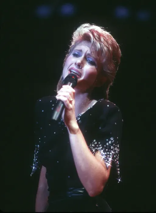 Framed Print : Olivia Newton-John Framed Print : Olivia Newton-John