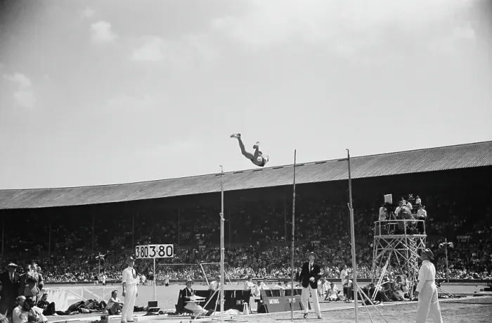 Framed Print : Olympic Pole Vault