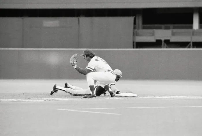 Framed Print : Omar Moreno Sliding To Base Framed Print : Omar Moreno Sliding To Base