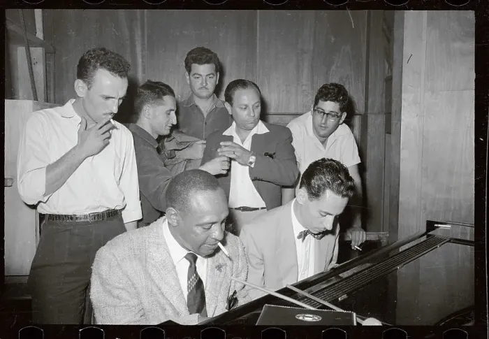 Framed Print : Onlookers at Piano with Lionel Hampton Framed Print : Onlookers at Piano with Lionel Hampton