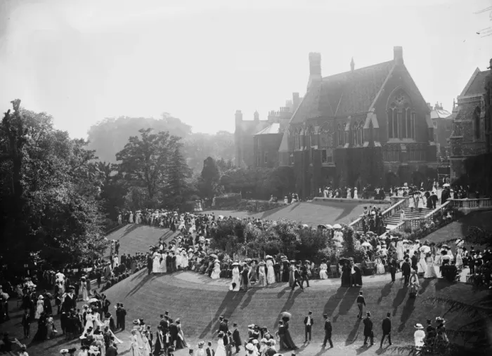 Framed Print : Open Day. circa 1909: Speech Day at Harrow Public School in Greater London Framed Print : Open Day. circa 1909: Speech Day at Harrow Public School in Greater London