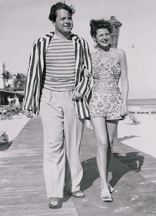Framed Print : Orson Welles with Rita Hayworth Strolling Along Boardwalk Framed Print : Orson Welles with Rita Hayworth Strolling Along Boardwalk