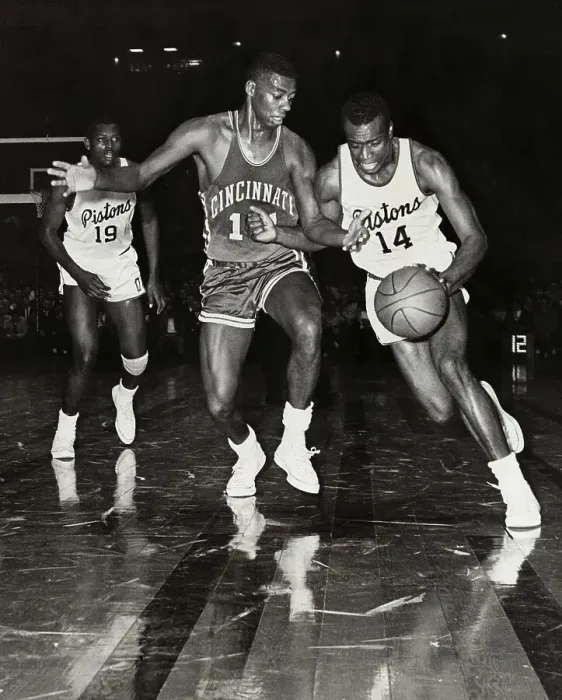 Framed Print : Oscar Robertson in Basketball Action Framed Print : Oscar Robertson in Basketball Action