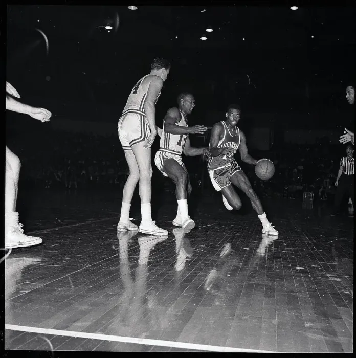 Framed Print : Oscar Robertson in Basketball Action Framed Print : Oscar Robertson in Basketball Action