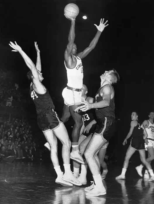 Framed Print : Oscar Robertson Driving to the Hoop Framed Print : Oscar Robertson Driving to the Hoop