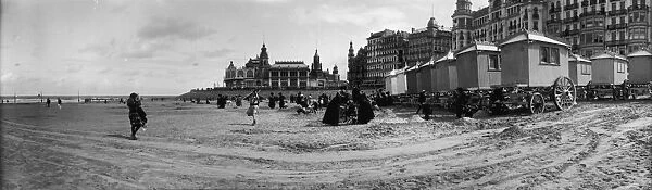 Ostend. 1909: Bathing machines or cabines de luxe lined up on the beach in Ostend