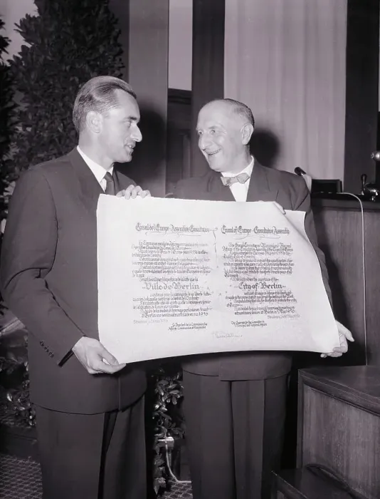 Framed Print : Otto Suhr and Jacques Chaban-Delmas Holding Prize Framed Print : Otto Suhr and Jacques Chaban-Delmas Holding Prize