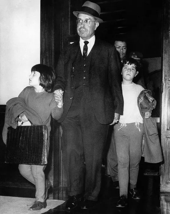 Framed Print : Ousted President Bolivia with Daughters Framed Print : Ousted President Bolivia with Daughters