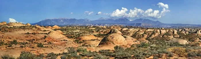 Framed Print : Overlooking the Petrified Dunes towards the La Sal Mountains in the distance, Arches-Nationalpark, near Moab, Utah, United States Framed Print : Overlooking the Petrified Dunes towards the La Sal Mountains in the distance, Arches-Nationalpark, near Moab, Utah, United States