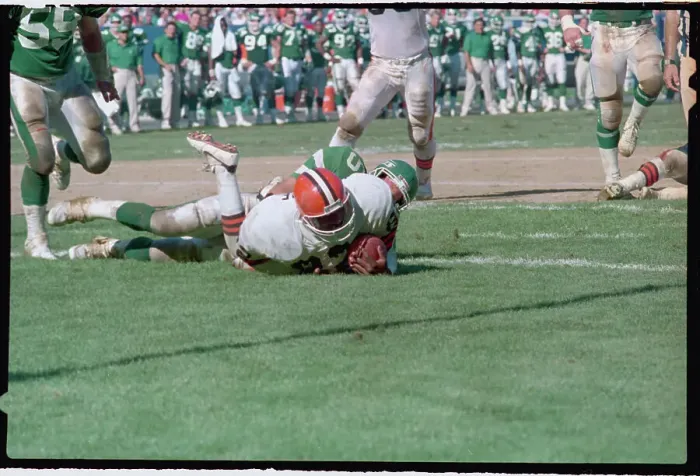 Framed Print : Ozzie Newsome Scoring Touchdown Framed Print : Ozzie Newsome Scoring Touchdown