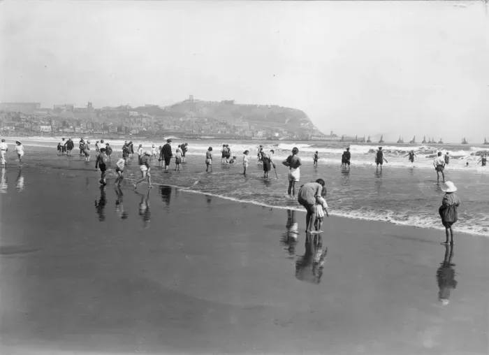 Framed Print : Paddling on South Sands, Scarborough Framed Print : Paddling on South Sands, Scarborough