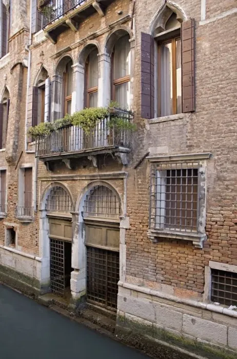 Framed Print : Front Of A Palace Along A Canal Framed Print : Front Of A Palace Along A Canal