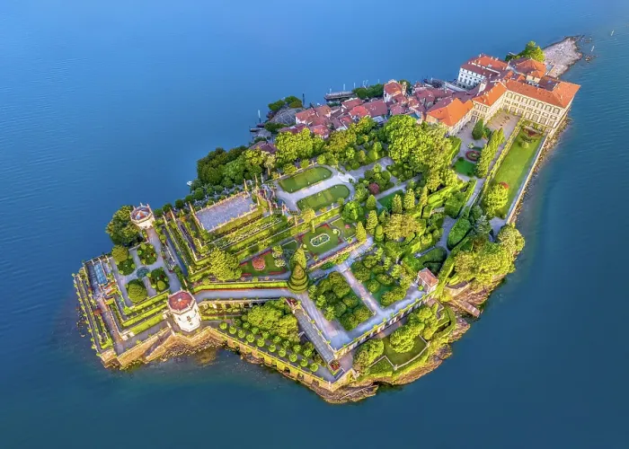 Framed Print : Palazzo Borromeo, Isola Bella, Lake Maggiore, Verbano-Cusio-Ossola, Piedmont, Italy Framed Print : Palazzo Borromeo, Isola Bella, Lake Maggiore, Verbano-Cusio-Ossola, Piedmont, Italy