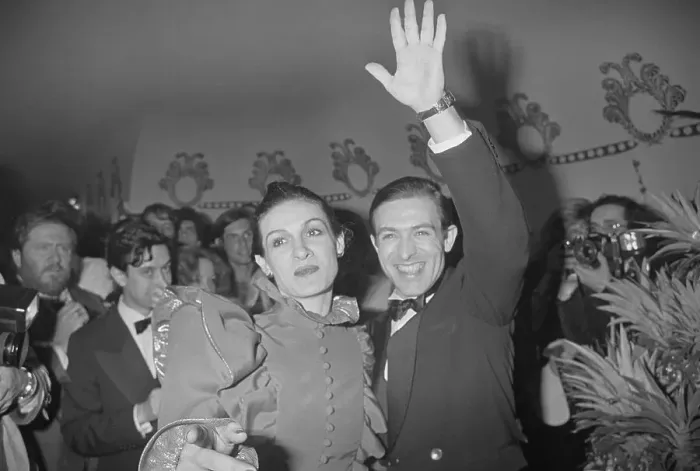 Framed Print : Paloma Picasso and Husband Waving Framed Print : Paloma Picasso and Husband Waving