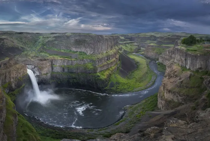 Framed Print : Palouse Falls on stormy day, Palouse Falls State Park, Washington State, USA Framed Print : Palouse Falls on stormy day, Palouse Falls State Park, Washington State, USA