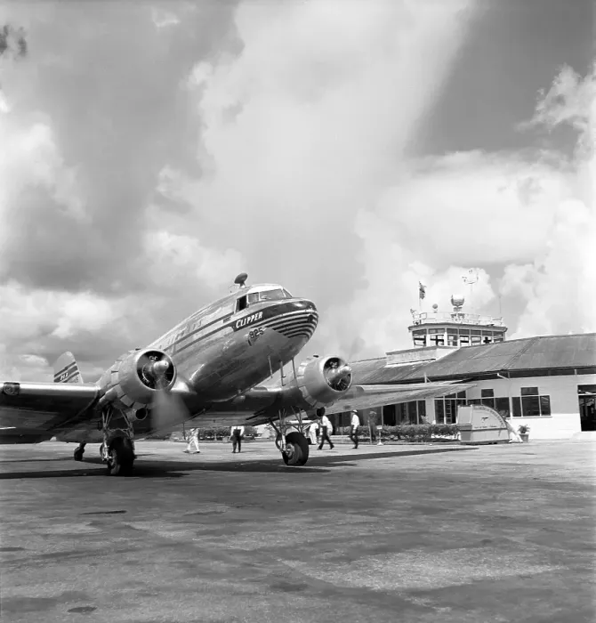 Framed Print : Pan Am. CIRCA 1947: Passengers board a Pan American Airways clipper circa 1947 Framed Print : Pan Am. CIRCA 1947: Passengers board a Pan American Airways clipper circa 1947