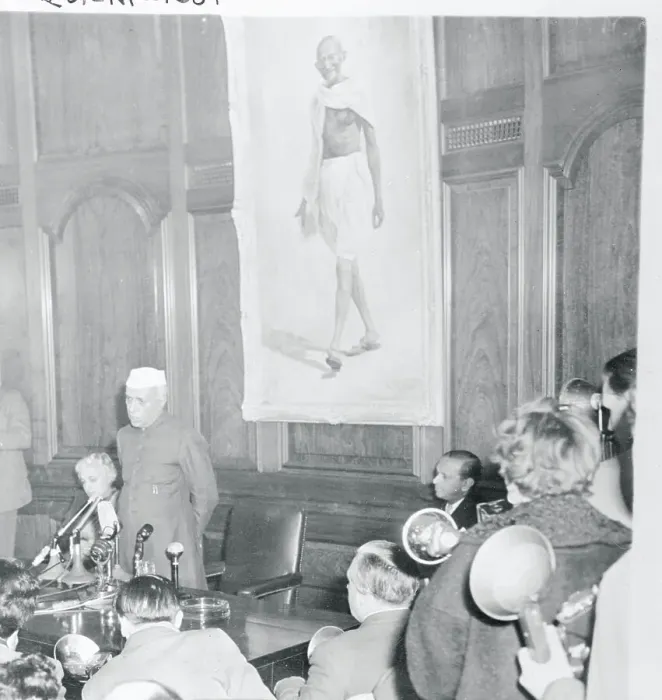 Framed Print : Pandit Jawaharlal Nehru Addressing a Press Conference Framed Print : Pandit Jawaharlal Nehru Addressing a Press Conference