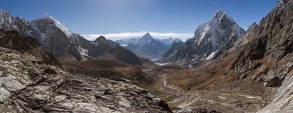 Panoramic view of the mountains from Chola pass