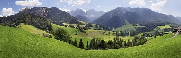 Panoramic view above S. Magdalena on the Bergbauernweg trail, Villnoesstal valley, province of Bolzano-Bozen, Italy, Europe