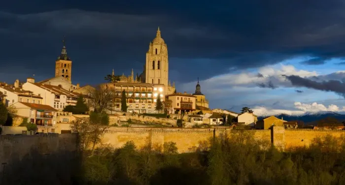 Framed Print : panoramic view of Segovia illuminated by the setting sun, Spain Framed Print : panoramic view of Segovia illuminated by the setting sun, Spain