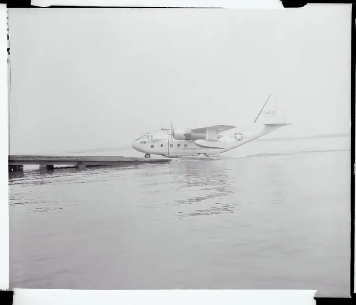 Framed Print : Pantobase Aircraft Moving onto Land Framed Print : Pantobase Aircraft Moving onto Land