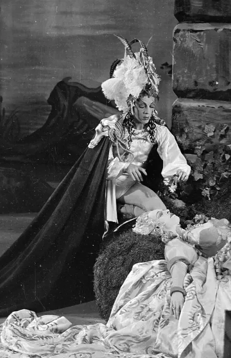 Framed Print : Pantomime. 28th December 1946: Stage actors performing in Henry Purcell's The Fairy Queen' Framed Print : Pantomime. 28th December 1946: Stage actors performing in Henry Purcell's The Fairy Queen'