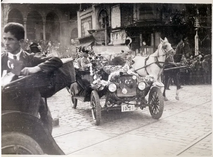 Framed Print : Parade as Turks Recapture Constantinople