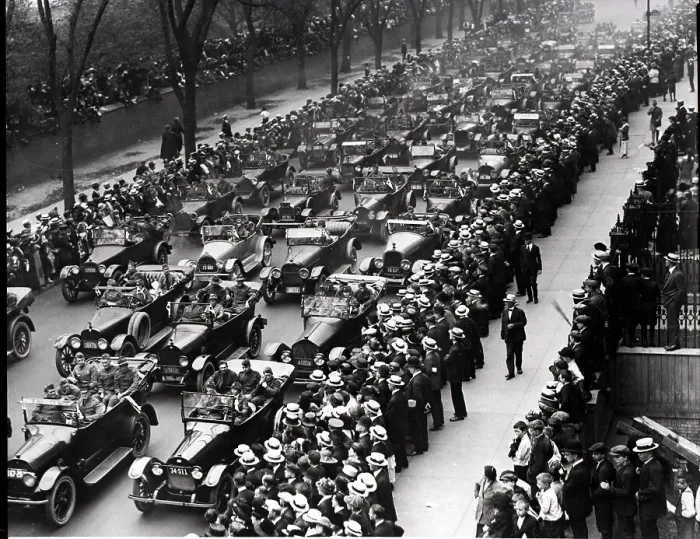 Framed Print : Parade;Wounded Soldiers In Cars; Wwi Framed Print : Parade;Wounded Soldiers In Cars; Wwi