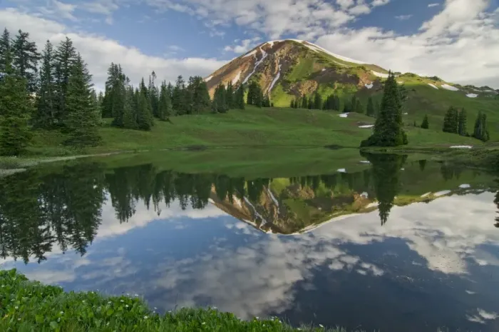 Framed Print : Paradise Divide Lake and Cinnamon Mountain Framed Print : Paradise Divide Lake and Cinnamon Mountain
