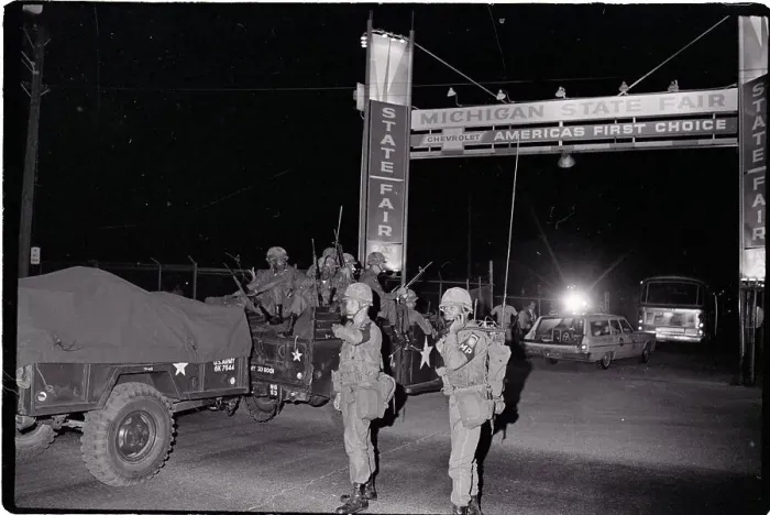 Framed Print : Paratroopers During Riot on Street Framed Print : Paratroopers During Riot on Street