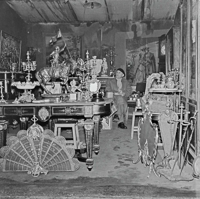 Framed Print : Paris Antique Dealer, 1961 Framed Print : Paris Antique Dealer, 1961